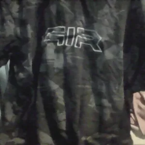 4 SHIRT BUNDLE - Image 2
