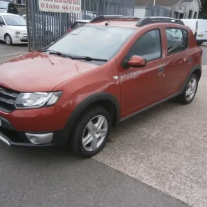 2014 Dacia Sandero Stepway 1.5 dCi Laureate 5-door Hatchback - Image 2