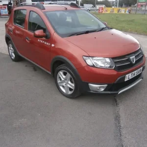 2014 Dacia Sandero Stepway 1.5 dCi Laureate 5-door Hatchback - Image 3