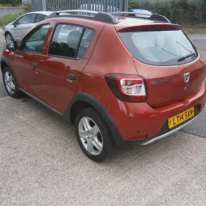 2014 Dacia Sandero Stepway 1.5 dCi Laureate 5-door Hatchback - Image 5