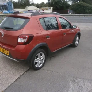 2014 Dacia Sandero Stepway 1.5 dCi Laureate 5-door Hatchback - Image 6