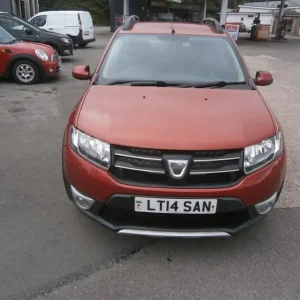 2014 Dacia Sandero Stepway 1.5 dCi Laureate 5-door Hatchback - Image 7
