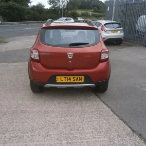 2014 Dacia Sandero Stepway 1.5 dCi Laureate 5-door Hatchback - Image 8