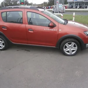 2014 Dacia Sandero Stepway 1.5 dCi Laureate 5-door Hatchback