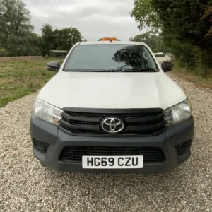 2019 Toyota Hilux 2.4 D-4D Active Pickup Extended Cab - Image 2