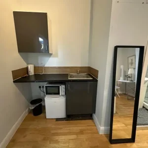 5x Large Studios with Shared Kitchen - Image 2