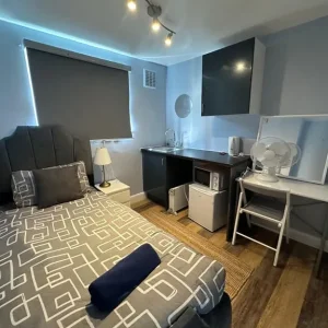5x Large Studios with Shared Kitchen