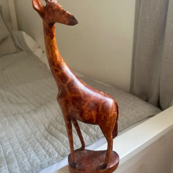 Giraffe statue