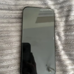 iPhone 16 perfect condition - Image 2