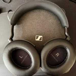 Sennheiser Momentum 4 (black) - Image 2