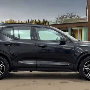 2022 Volvo XC40 2.0 B4P Plus Dark 5-door AWD Estate Petrol Automatic - Image 2