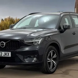 2022 Volvo XC40 2.0 B4P Plus Dark 5-door AWD Estate Petrol Automatic - Image 7