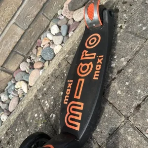 Maxi micro scooter with mongoose helmet and full protection set - Image 3