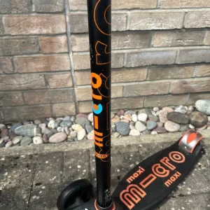 Maxi micro scooter with mongoose helmet and full protection set - Image 4