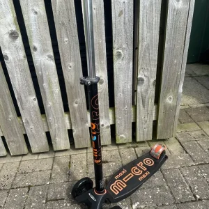 Maxi micro scooter with mongoose helmet and full protection set - Image 8