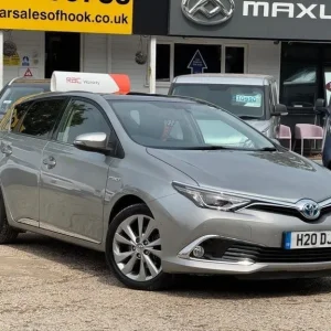 2016 Toyota Auris 1.8 VVT-h Excel CVT Euro 6 5-door hatchback - Image 3