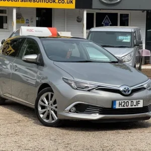 2016 Toyota Auris 1.8 VVT-h Excel CVT Euro 6 5-door hatchback - Image 5