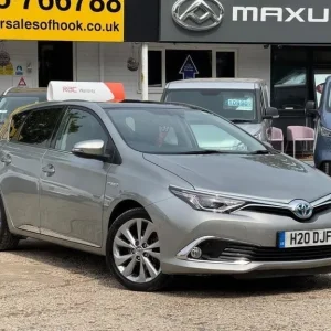 2016 Toyota Auris 1.8 VVT-h Excel CVT Euro 6 5-door hatchback