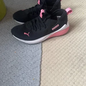 Trainers - Image 2