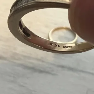 2 x 9ct gold diamond rings - solitaire and eternity - Image 5