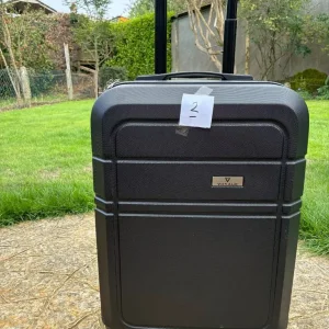 Collection of suitcases, holdalls, backpacks - Image 3