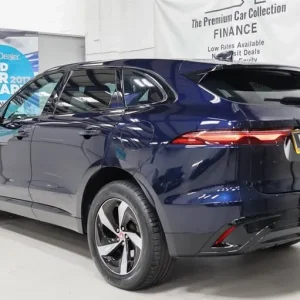 2022 Jaguar F-Pace S P440e 1 OWNER PANORAMIC ROOF HEATED STEERING WHEEL Estate - Image 4