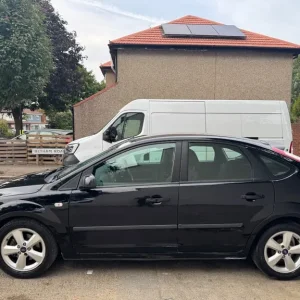 Ford Focus 2006 1.6 Automatic 5-door hatchback - Image 6