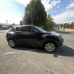 2011 Nissan Juke 1.5 dCi Tekna 5-door hatchback diesel manual - Image 2