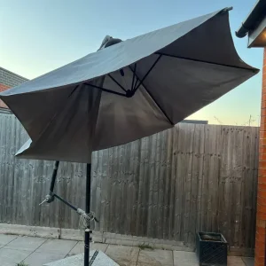 Parasol with 4 granite slabs