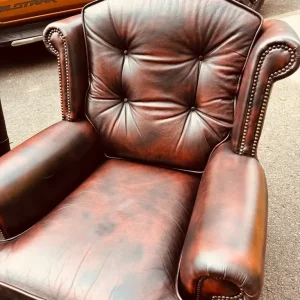 Beautiful pair of chesterfield oxblood leather armchairs with matching footstools - Image 3