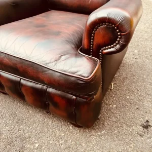 Beautiful pair of chesterfield oxblood leather armchairs with matching footstools - Image 4