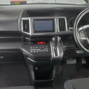Honda Stepwagon Spada 2.0 Automatic 7-Seater Fresh Japanese Import 2013 - Image 6