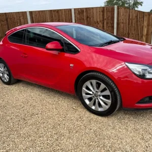 2012 Vauxhall Astra GTC 1.4T 16V 140 SRi 3-door hatchback