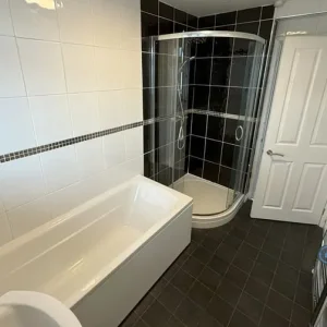 2 bedroom maisonette with gas heating and off-road parking - Image 6