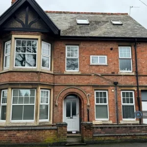 2 bedroom maisonette with gas heating and off-road parking