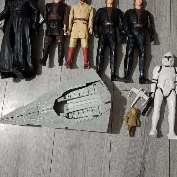 Star Wars figures and ships assortment