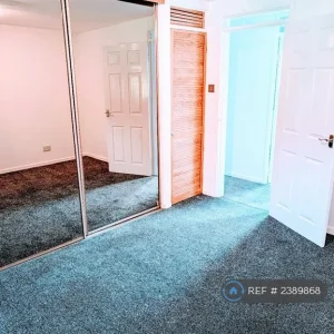 3 bedroom house with garden and parking - Image 7