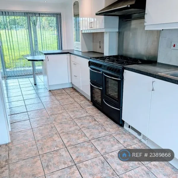 3 bedroom house with garden and parking