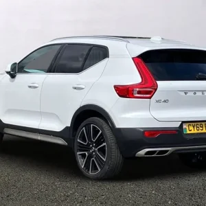 2019 Volvo XC40 2.0 T4 Inscription 5dr AWD Geartronic Estate PETROL Automatic - Image 2