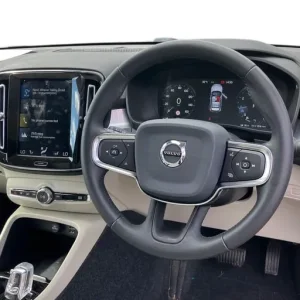 2019 Volvo XC40 2.0 T4 Inscription 5dr AWD Geartronic Estate PETROL Automatic - Image 3