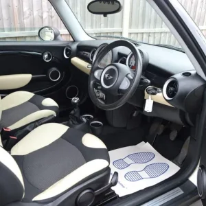 2009 MINI Hatch 1.4 Euro 4 3-door Manual - Image 2