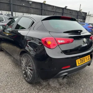 2015 Alfa Romeo Giulietta Quadrifoglio Verde 1.7L Turbo Petrol 5-door Hatchback - Image 3
