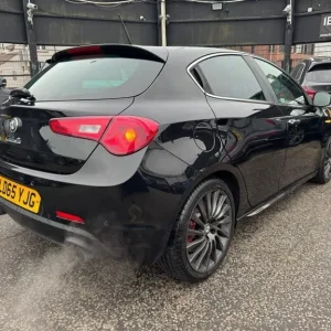 2015 Alfa Romeo Giulietta Quadrifoglio Verde 1.7L Turbo Petrol 5-door Hatchback - Image 4