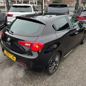 2015 Alfa Romeo Giulietta Quadrifoglio Verde 1.7L Turbo Petrol 5-door Hatchback - Image 7
