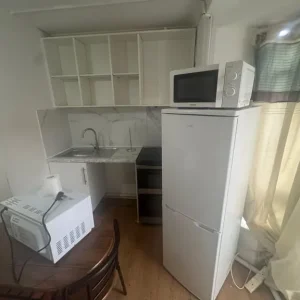 Studio Flat in Highcliffe, Bournemouth - Image 4