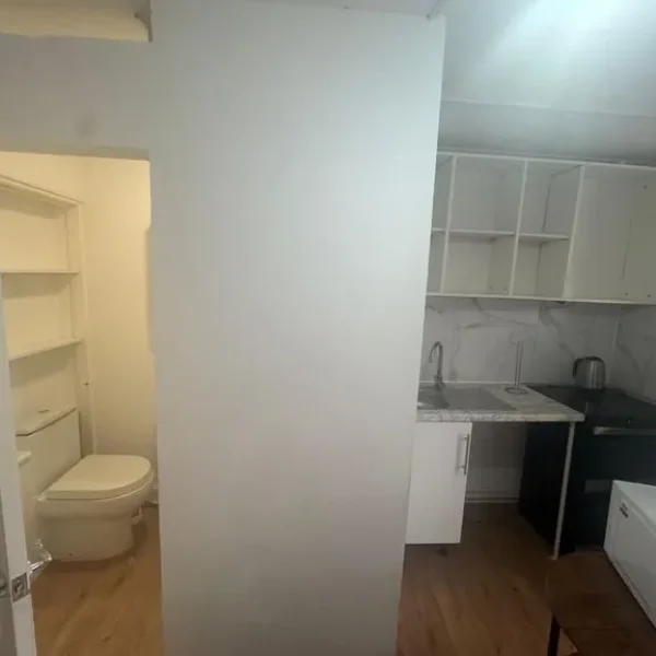 Studio Flat in Highcliffe, Bournemouth