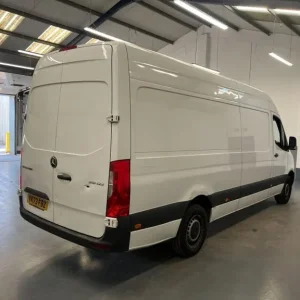 2023 Mercedes-Benz Sprinter 2.0 CDI 5-door panel van - Image 3