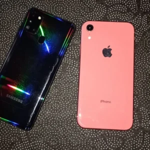 Iphone & samsung - Image 2