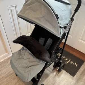 Cuggl stroller/pushchair with foot muff and rain cover - Image 2