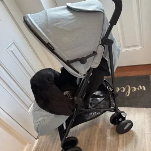 Cuggl stroller/pushchair with foot muff and rain cover - Image 3